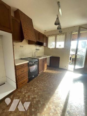 Pavillon Saint Hilaire Saint Florent avec sous-sol total, vie de plain pied et jardin clos.