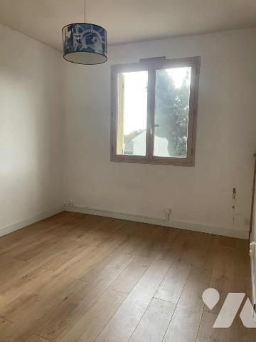 Pavillon Saint Hilaire Saint Florent avec sous-sol total, vie de plain pied et jardin clos.