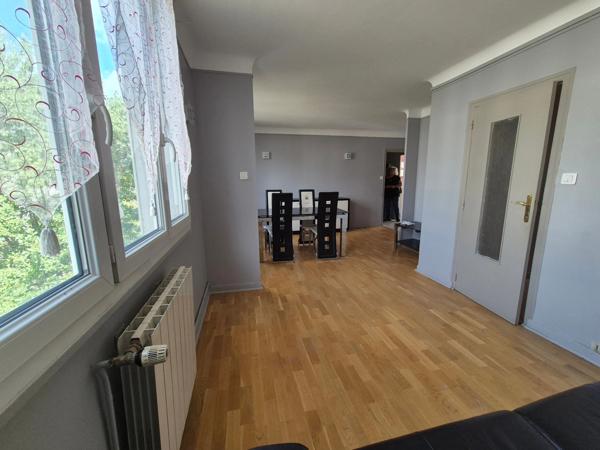 Grenoble – T3 Traversant 62 m² – Vue Montagne – Balcon - Pas d’encadrement des loyers – Garage