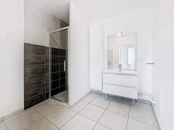 À vendre - T3, 3 pièces situé à Saint-Priest (69800)