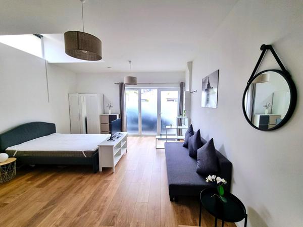 A LOUER STUDIO MEUBLE  A SAINT QUENTIN 02100.