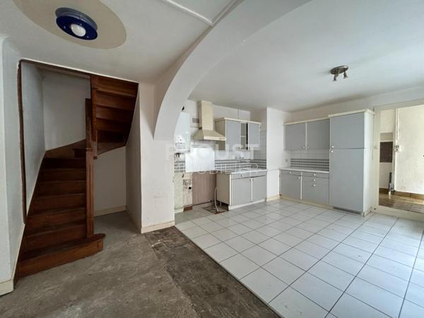 En exclusivité quartier hôpital, maison avec garage de 72 m² à rénover entièrement