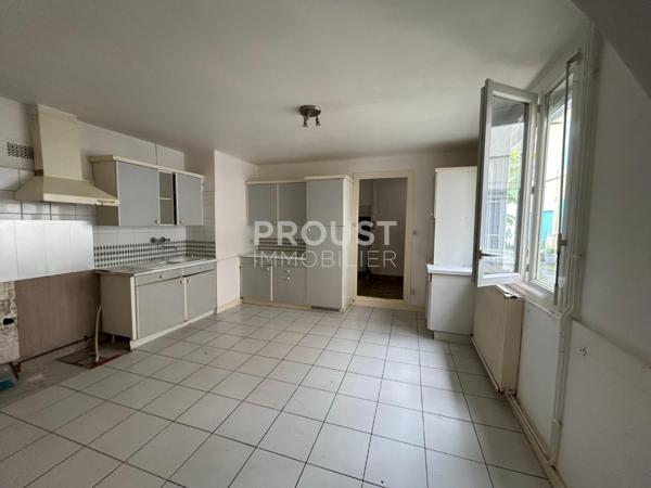 En exclusivité quartier hôpital, maison avec garage de 72 m² à rénover entièrement