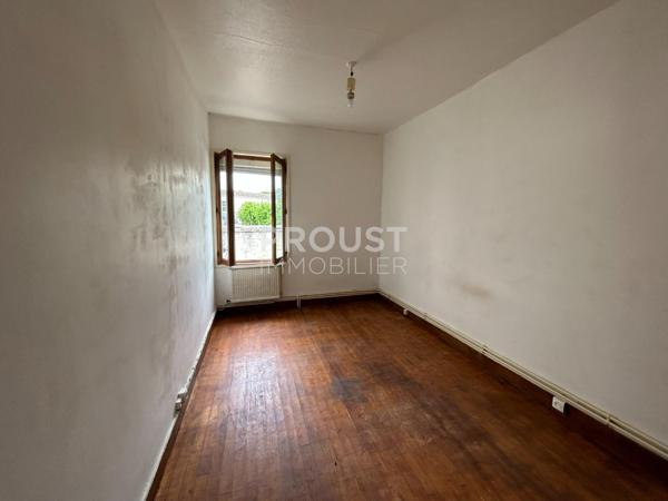 En exclusivité quartier hôpital, maison avec garage de 72 m² à rénover entièrement