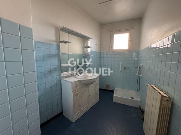 Maison de village avec garage et jardin