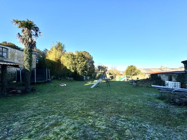 Terrain constructible 605m² - SAINT-MÊME-LES-CARRIERES (16) Saint-Même-les-Carrières (16720)