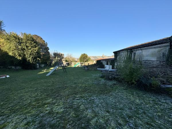 Terrain constructible 605m² - SAINT-MÊME-LES-CARRIERES (16) Saint-Même-les-Carrières (16720)