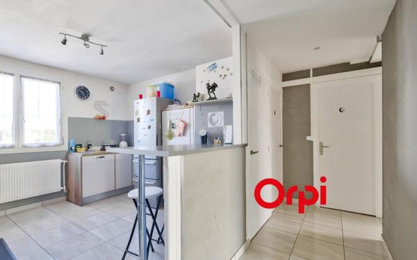 Appartement à vendre    4 pièces • 67,37 m2 Pierre-Bénite