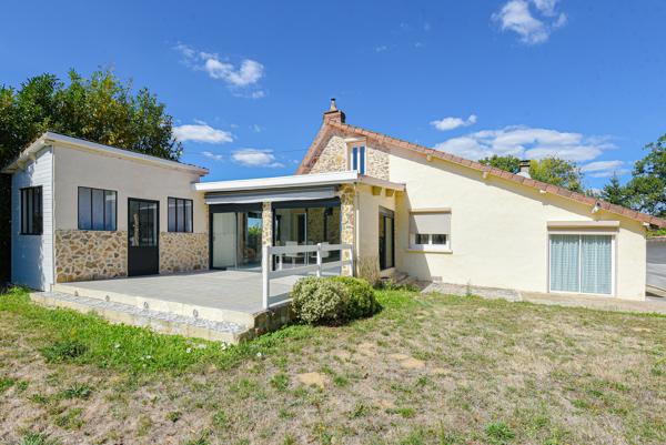Maison
         5 pièces
        - 136 m² 242 000 € *