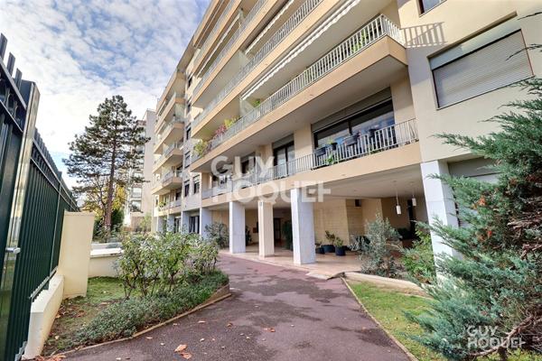 A vendre un appartement Rueil Malmaison 3 pièces 58 m2 cave et box