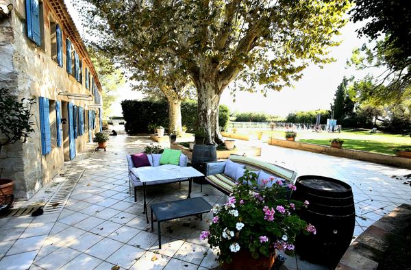 Nîmes (30000) SPLENDIDE MAS 600 M2 HAB, SUR 5HA, PISCINE 20/4, BOX CHEVAUX ...