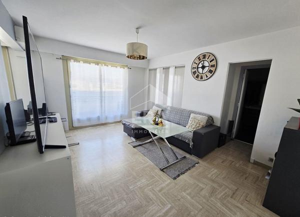 ST LAURENT DU VAR/ CENTRE-VILLE - 1/2 pièces 37m², dernier étage, terrasse 10m²