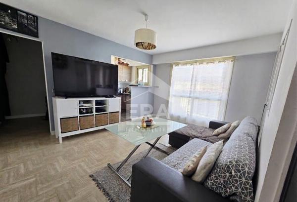 ST LAURENT DU VAR/ CENTRE-VILLE - 1/2 pièces 37m², dernier étage, terrasse 10m²