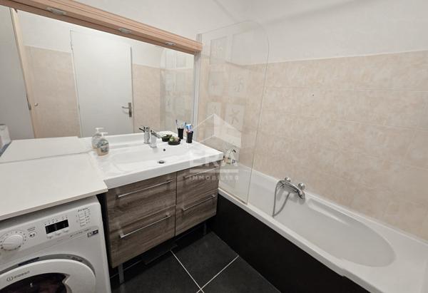 ST LAURENT DU VAR/ CENTRE-VILLE - 1/2 pièces 37m², dernier étage, terrasse 10m²