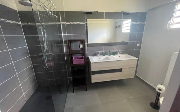 Maison à vendre    4 pièces • 110 m2 Saint-François