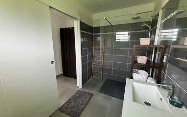 Maison à vendre    4 pièces • 110 m2 Saint-François