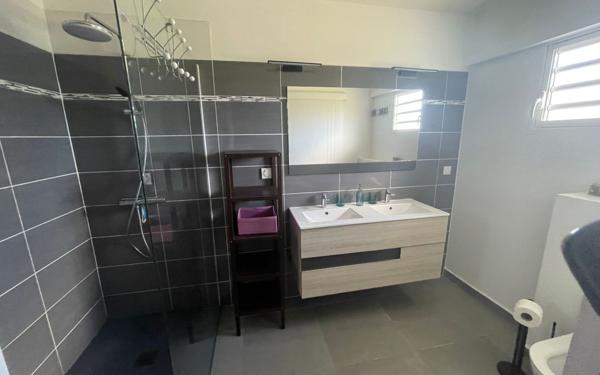 Maison à vendre    4 pièces • 110 m2 Saint-François