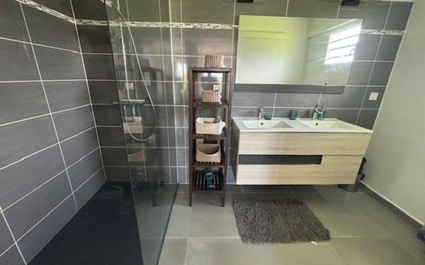 Maison à vendre    4 pièces • 110 m2 Saint-François