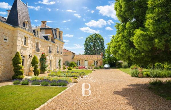 Loudun, Maison de village 5 Chambres -  323 m² à vendre