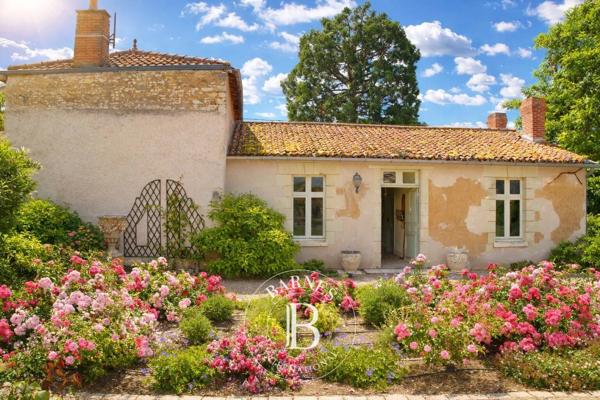 Loudun, Maison de village 5 Chambres -  323 m² à vendre