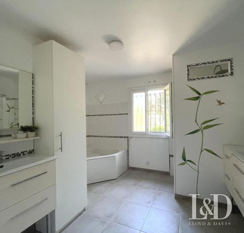 Charmante Maison - Castelnau-le-Lez  - 5 pièces - 135 m2 - Terrain de 758 m2 arboré et piscinable -