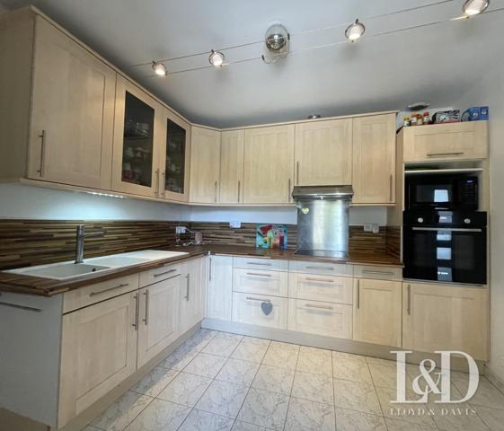 Charmante Maison - Castelnau-le-Lez  - 5 pièces - 135 m2 - Terrain de 758 m2 arboré et piscinable -