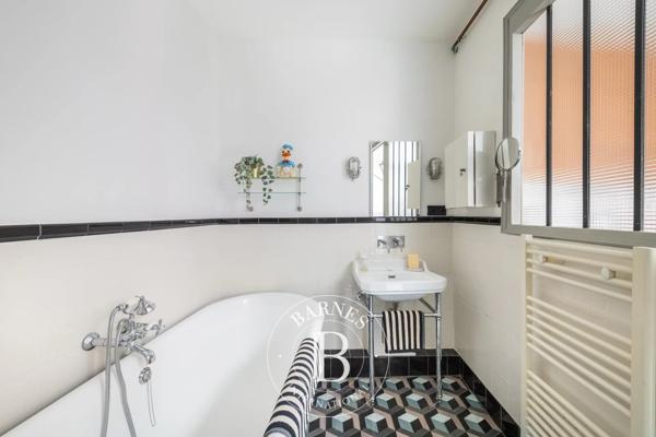 Paris 18ème, Maison de ville  61 m² à vendre