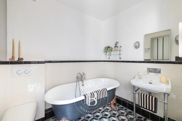 Paris 18ème, Maison de ville  61 m² à vendre