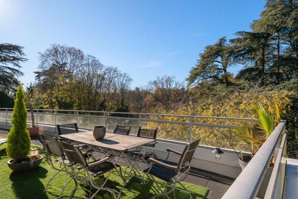 Caluire-et- Cuire - Quais de Saône - Toit terrasse de 274 m² - Terrasse d'environ 300 m² - 10 Stationnements - 4 Chambres