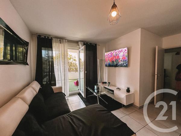 Appartement T2 à vendre  2 pièces - 56,87 m 2   MARSEILLE  - 13008