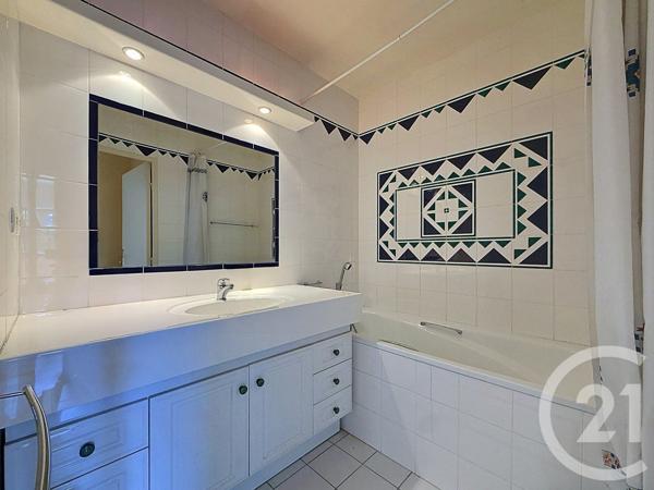Appartement T2 à vendre  2 pièces - 56,87 m 2   MARSEILLE  - 13008