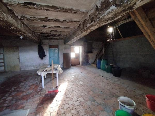 MAISON A RENOVER ENTIEREMENT+GRANGE+HANGAR+TERRAIN