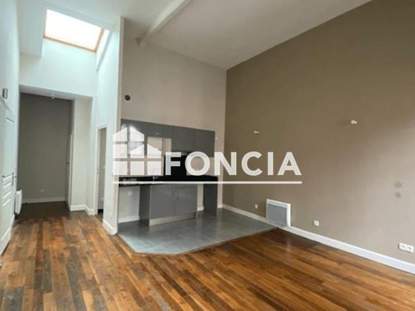 Location Appartement 2 pièces 47.2 m² - 20 RUE NOTRE DAME Vitre 35500