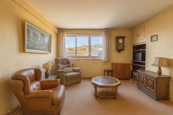 Sèvres Centre Appartement Familial avec vue sur Paris €440 000 ** - Référence 582-S