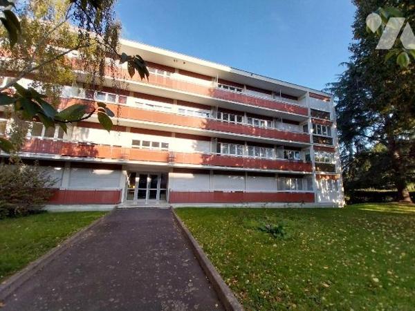 RENNES. Quartier Nord St Martin, appartement de type 1 bis de 31 m2 Hab. au 1er étage d'un imme...