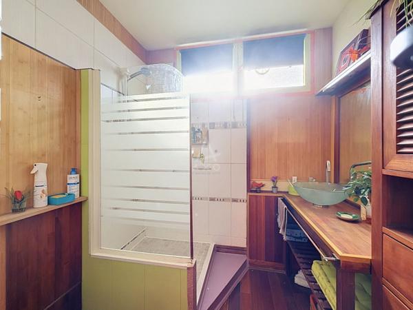 Appartement 3 pièces à rénover – dernier étage, terrasse et vue dégagée