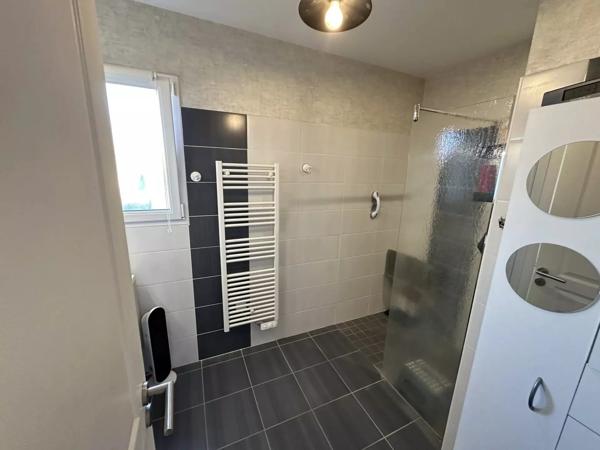 Maison de plain‑pied moderne de 2016 classé A,  2 chambres et 1 bureau