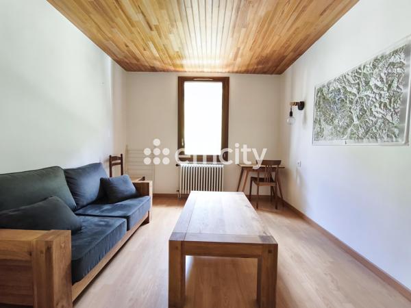Appartement
         2 pièces
        - 48 m² 84 500 € *