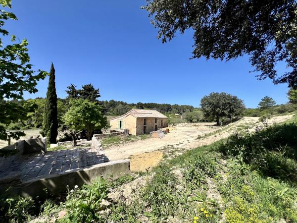 Visan (84820) AUTHENTIQUE MAISON VIGNERONNE EN COURS DE RESTAURATION AU COEUR DES VIGNOBLES DE VISAN