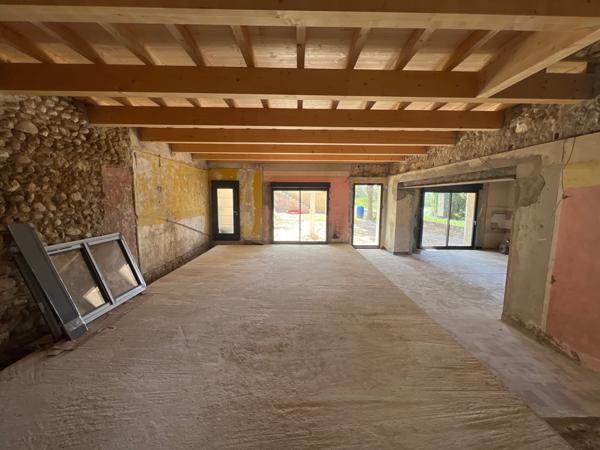 Visan (84820) AUTHENTIQUE MAISON VIGNERONNE EN COURS DE RESTAURATION AU COEUR DES VIGNOBLES DE VISAN
