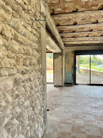 Visan (84820) AUTHENTIQUE MAISON VIGNERONNE EN COURS DE RESTAURATION AU COEUR DES VIGNOBLES DE VISAN