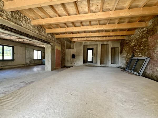 Visan (84820) AUTHENTIQUE MAISON VIGNERONNE EN COURS DE RESTAURATION AU COEUR DES VIGNOBLES DE VISAN