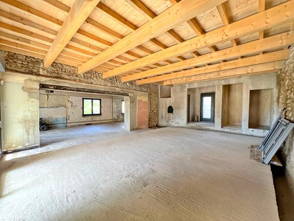 Visan (84820) AUTHENTIQUE MAISON VIGNERONNE EN COURS DE RESTAURATION AU COEUR DES VIGNOBLES DE VISAN