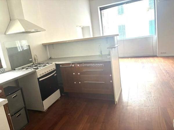 Vente                                                      Appartement
                        
                     2 pièces                      53 m2                     à Aubagne