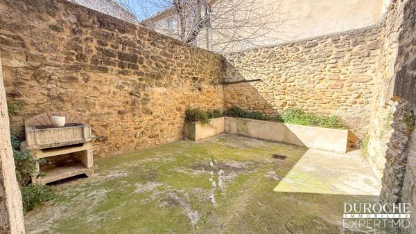 Maison de village de 141 m² avec cour et potentiel — Courthézon