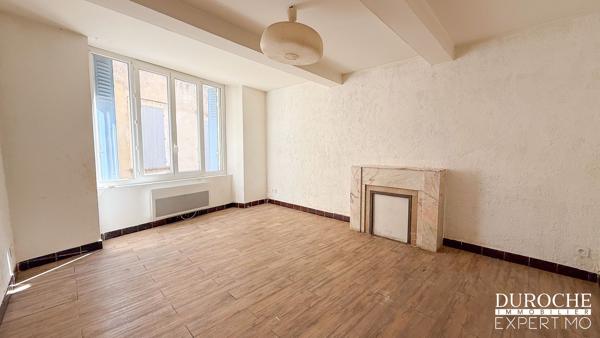 Maison de village de 141 m² avec cour et potentiel — Courthézon
