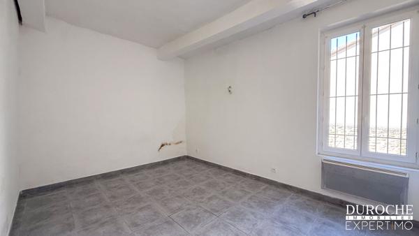 Maison de village de 141 m² avec cour et potentiel — Courthézon