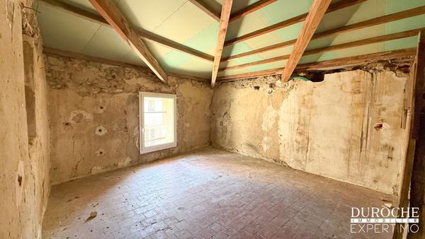 Maison de village de 141 m² avec cour et potentiel — Courthézon