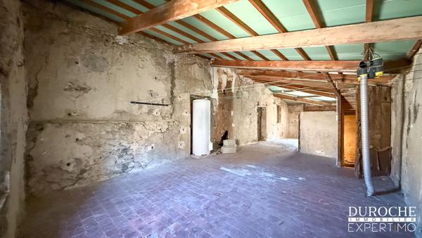 Maison de village de 141 m² avec cour et potentiel — Courthézon