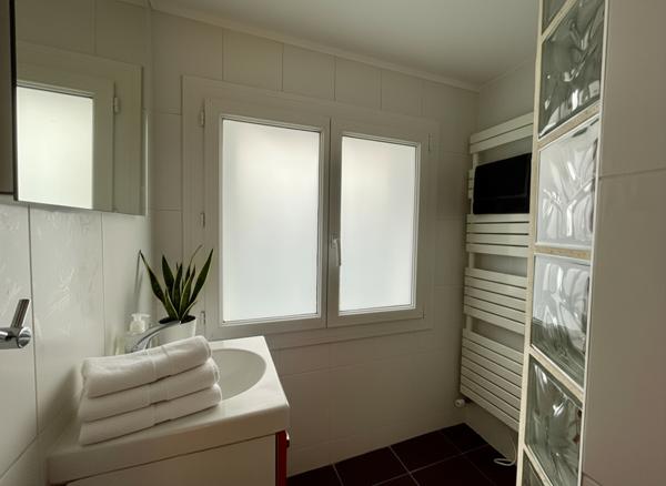 Maison -DPE C -Veranda-séjour 50m² - 5 chambres- parfait état- sous-sol total